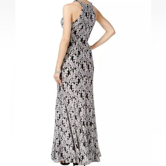 Rightway lace gowned - Picture 3 of 6